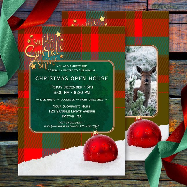 Photos personnalisées Noël Invitation ou carte (Christmas invitation featuring your photo framed by a festive plaid design and ornaments in snow)