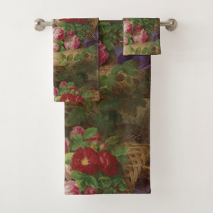 Pièce rose au plancher de la forêt avec des papill
