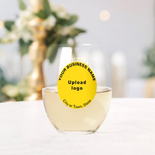 Pied Marque d'affaires ronde jaune sur verre à vin sans