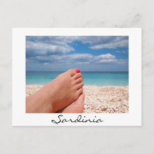 Pieds sur la plage de Sardaigne carte postale blan