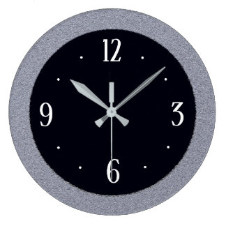 Pierre grise sur noir avec horloge blanche Nos>Cui