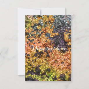 Pierres tombales rouillées du coucher de soleil