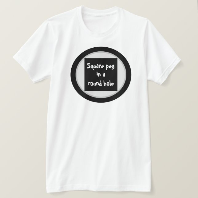 Pignon carré dans un t-shirt à trou rond (Design devant)