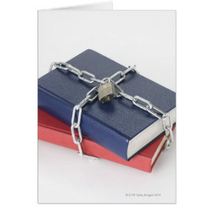Pile enchaînée de livres