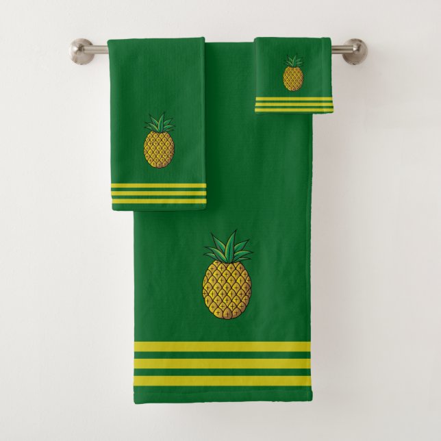 Pineapple Fruit, Three Stripes on Forest Green (En situation)
