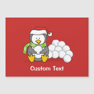 Pingouin de Noël assis avec des boules de neige