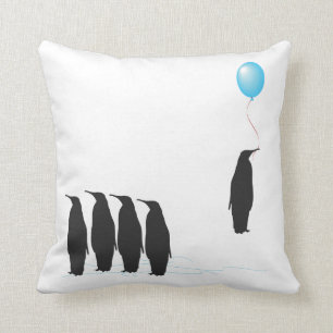 Pingouins avec le coussin de coussin de ballon