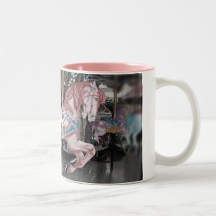 Pink carousel, cheval, tasse à café