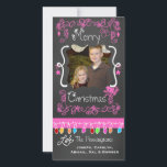 Pink Chalkboard Joyeux Noël Carte photo de vacance<br><div class="desc">Joyeux cartes photos de vacances de Noël avec un damier look arrière - plan, beaucoup de tourbillons roses et texte qui lit Joyeux Noël, une série de lumières colorées dans les arbres de différentes couleurs, des ornements roses suspendus, et des zones vous pouvez customiser ces beaux et brillants cartes photos...</div>