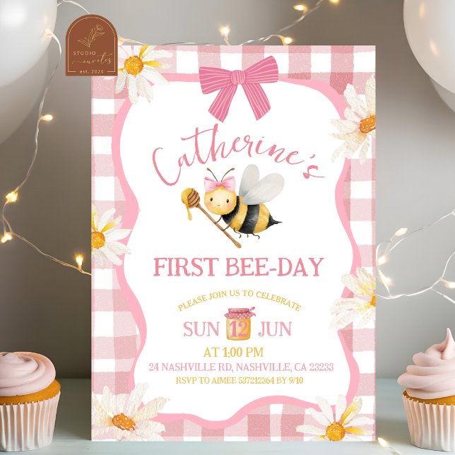 Pink Gingham Plaid Daisy Bee Birthday Invitation (Créateur téléchargé)