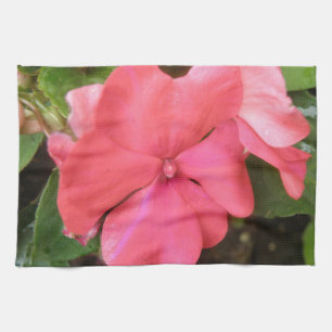 Pink Impatiens Fleur Macro Serviette de cuisine