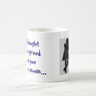 Pipi dans la tasse d'océan