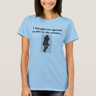 Pipi dans le T-shirt d'océan
