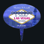 Piques À Gâteau Épouser de Las Vegas<br><div class="desc">Cadeaux de souvenir de mariage d'amusement pour commémorer votre épouser de Las Vegas. L'arrière - plan est une vue saisissante de ville de Las Vegas dans le bleu aux tons violets avec le texte et le signe célèbre annonçant votre noce récente au Nevada. Secteur et date de mariage de nom...</div>