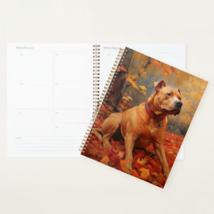 Pitbull dans les feuilles d'automne tombent inspir