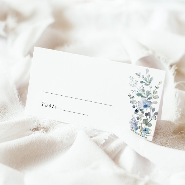 Placement Carte de nom de mariage florale à fleurs sauvages  (Dusty Blue Wildflower Wedding Place Card, Blue Floral Tent Escort Card for Reception Seating)