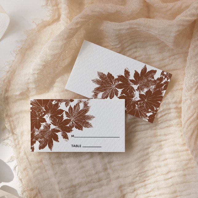 Placement Carte Place Mariage pour timbre de feuille d'autom (Fall in Love with these woodsy place cards)