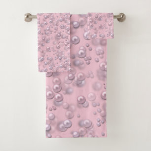 Placers de perles blanches roses sur velours rose