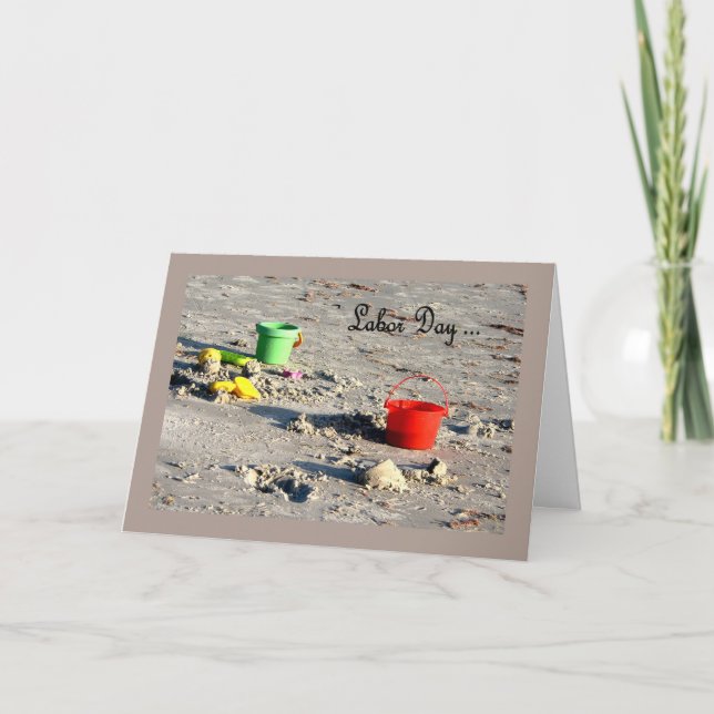 Plage de la carte du jour du travail avec des voil (Devant)