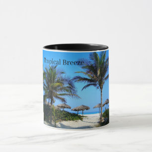 Plage de sable avec palmiers et une Mug vue sur l'