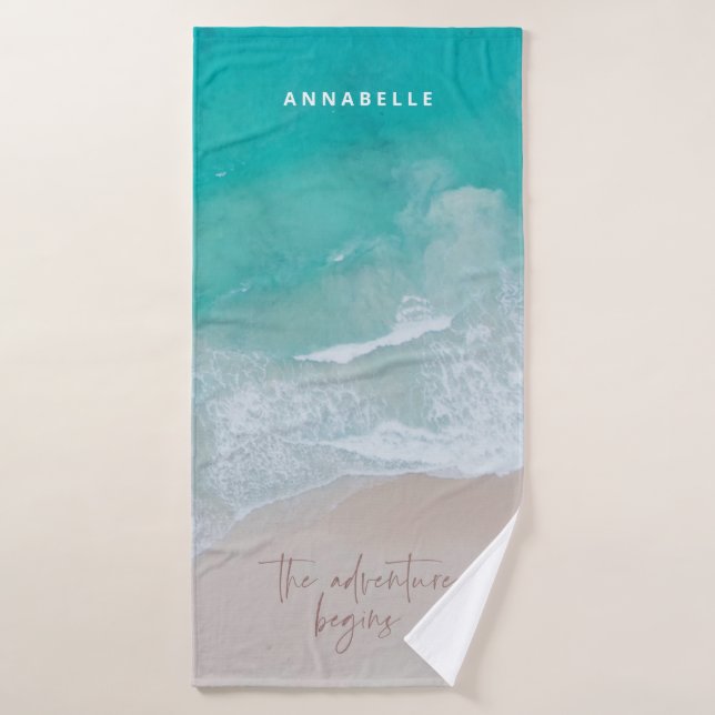 plage de sable tropical océan l'aventure commence (Serviette de bain)