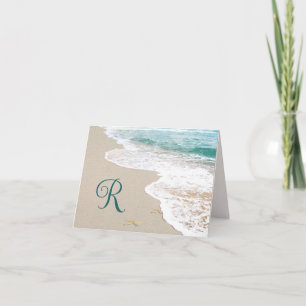 Plage océanique avec monogramme lettre R