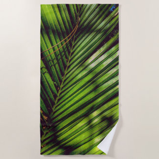 Plage Palm Frond, aiguilles de pin et ombres Serviette d