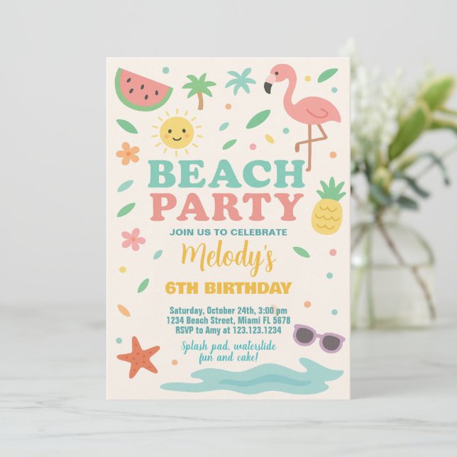 Plage tropicale Anniversaire Invitation & Décor po (Debout devant)