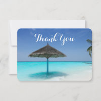 Plage tropicale avec Merci parapluie en chaume