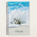 Plage Vague Splash Nom personnalisé<br><div class="desc">Ce design présente une superbe photo d'une vague sur la plage qui s'étend sur une roche de la plage avec un nom personnalisé dans la typographie moderne populaire sur le sable. Personnalisez en modifiant le texte dans la zone de texte ou supprimez sans texte. #plage #vagues #été #surf #personnalisé #photo...</div>