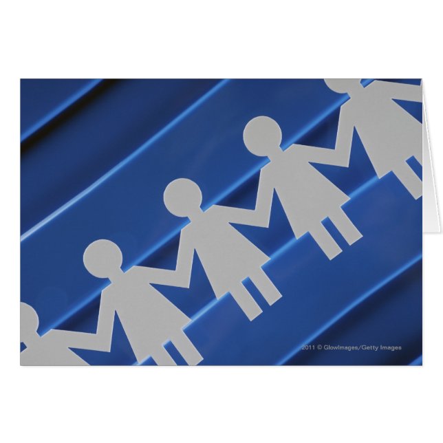 Plan rapproché des poupées à chaînes de papier (Devant horizontal)