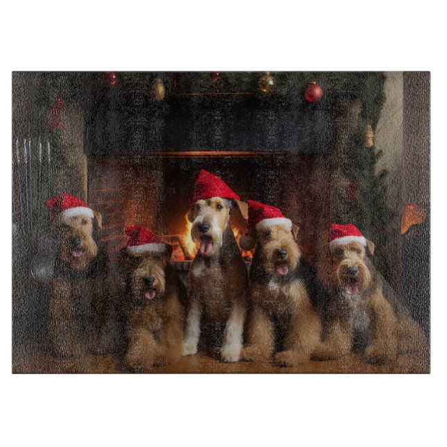 Planche À Découper Airedale au coin du feu de Noël (Devant)