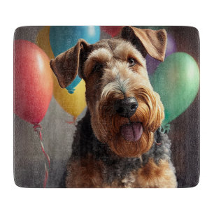 Planche À Découper Airedale chien avec gâteau et ballons