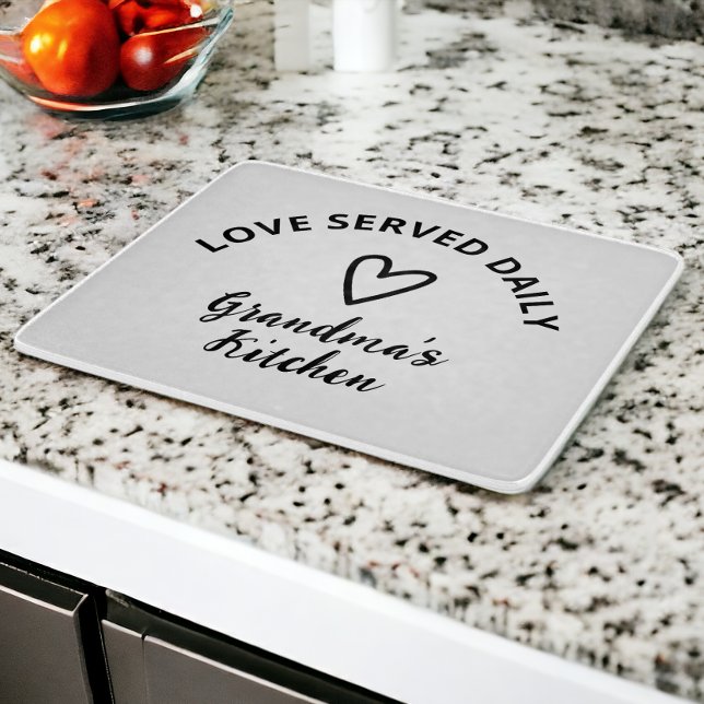 Planche À Découper Amour personnalisé servi tous les jours (Personalized Love Served Daily Cutting Board from Ricaso. Add your own text. perfect gift idea)
