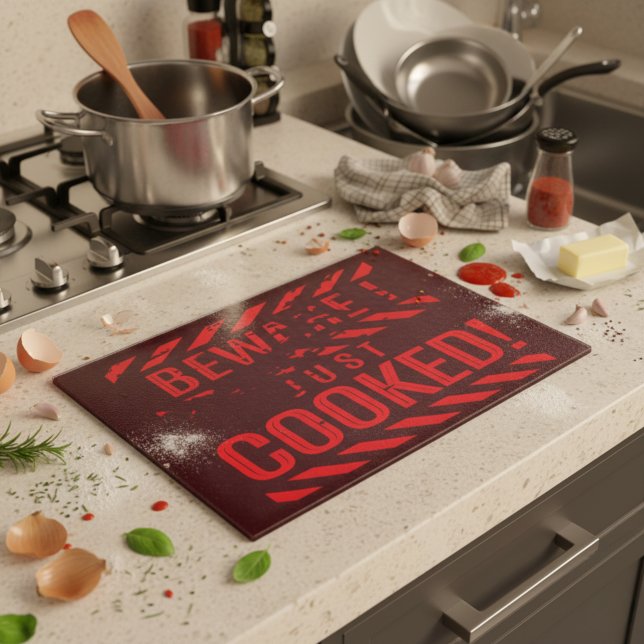 Planche À Découper Attention, Je Viens De Cuire (A bold glass board for cooks who create masterpieces… or total kitchen chaos.)
