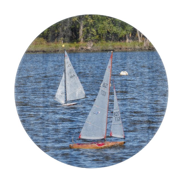 Planche À Découper Bateaux à voile contrôlés à distance sur l'eau (Devant)