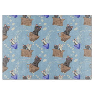 Planche À Découper Chats en boîte et gouttes de lait sur bleu