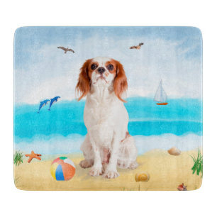 Planche À Découper Chien Cavalier King sur la plage