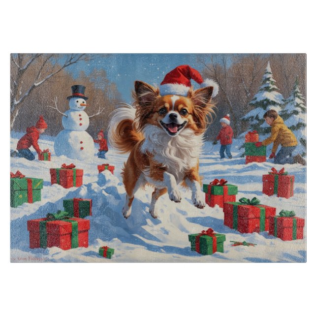 Planche À Découper Chien Papillon courant dans la neige avec un chape (Devant)