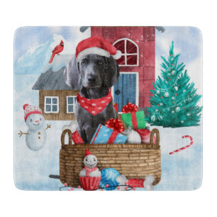 Planche À Découper Chien Weimaraner dans une maison de Noël enneigée