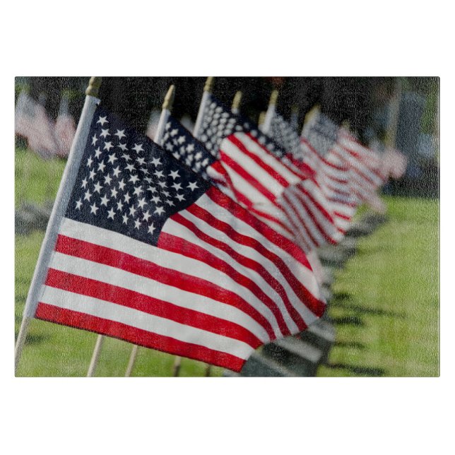 Planche À Découper Cimetière militaire historique avec drapeaux améri (Devant)