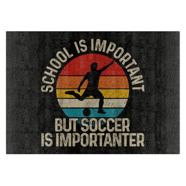 Planche À Découper Citation drôle de football est plus important Reto (Devant)