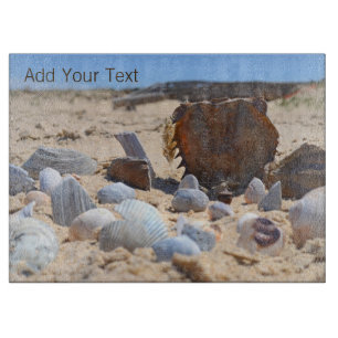 Planche À Découper Coquillages sur la plage par Shirley Taylor