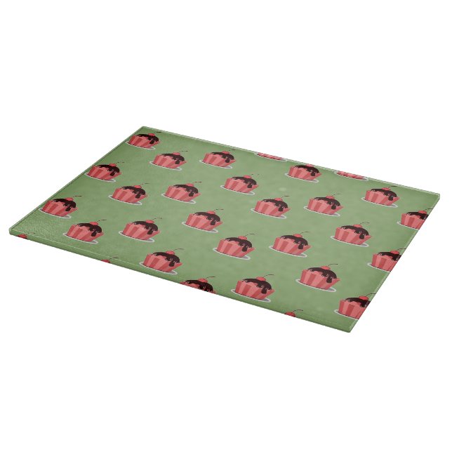 Planche À Découper Coupes de crème glacée rose sur vert (Coin)