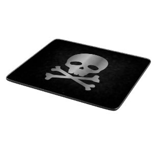 Planche À Découper Crâne de pirate argenté sur fond noir