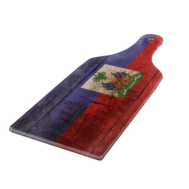 Planche À Découper Drapeau du Haïti sur le vieux grain en bois (Coin)