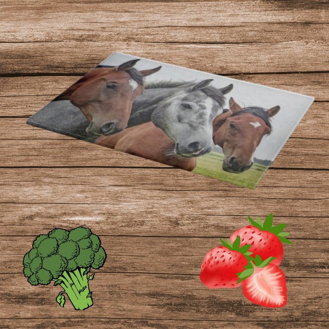 Planche à découper en verre Têtes de trois chevaux (Créateur téléchargé)