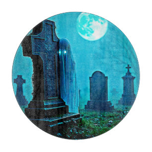 Planche À Découper Figure Ghoost dans un modèle de cimetière