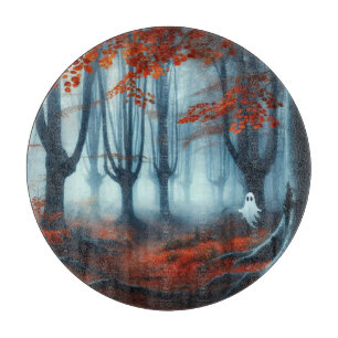 Planche À Découper Forêts éffrayantes d'automne avec un fantôme