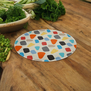 Planche À Découper Galets multicolores en Arrière - plan blanc